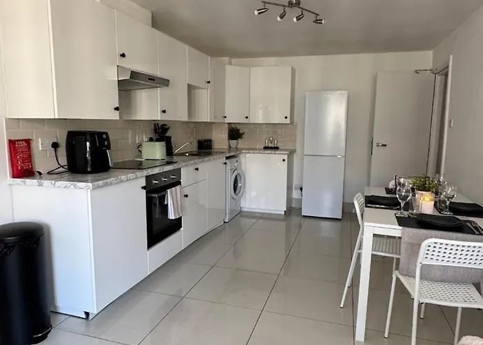 Modern Bright Flat & Stylish * Leeds (West Yorkshire)