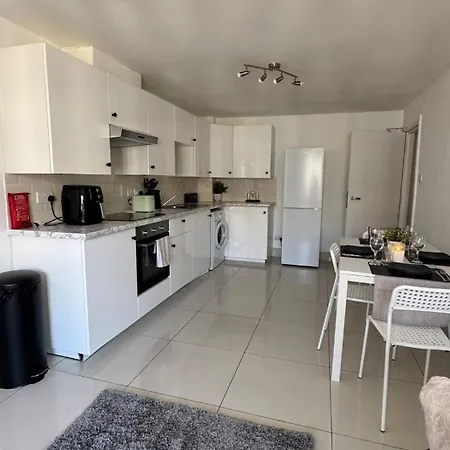 Modern Bright Flat & Stylish * Leeds